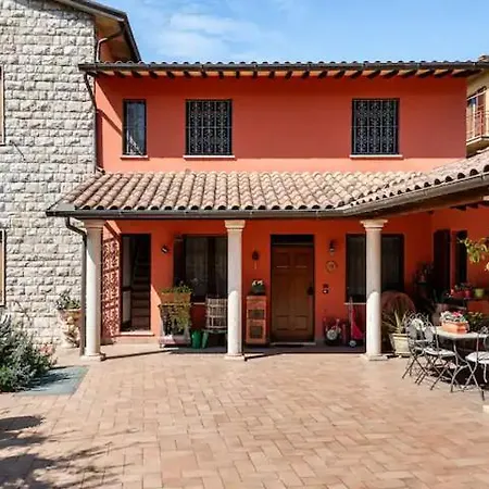 アパート La Mansardina Di Nonno Biagio バスティーア・ウンブラ