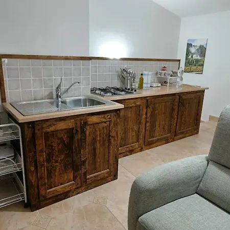 アパート La Mansardina Di Nonno Biagio バスティーア・ウンブラ