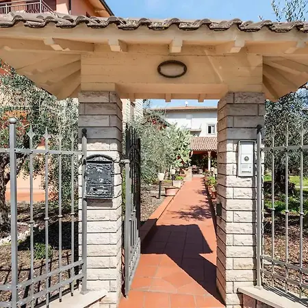 アパート La Mansardina Di Nonno Biagio バスティーア・ウンブラ